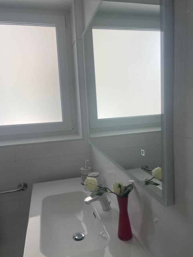 Apartments Bloom Near The Beach ポレッチ エクステリア 写真
