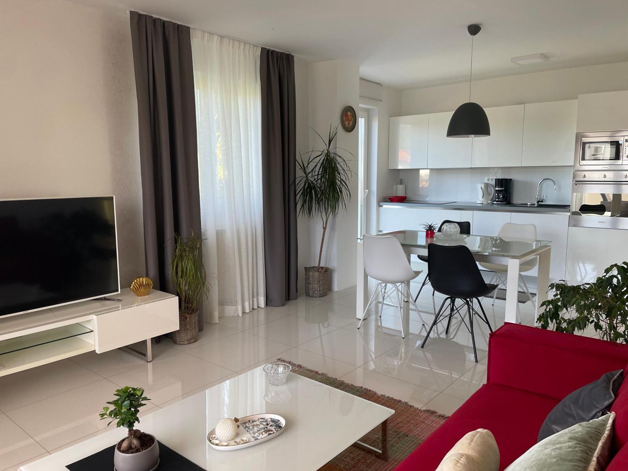 Apartments Bloom Near The Beach ポレッチ エクステリア 写真